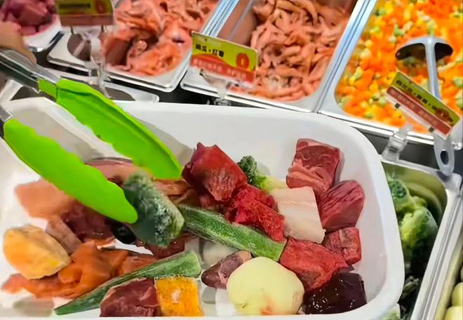 麻辣烫25一斤全是真肉上海狗有福了！麻将胡了模拟器破防了！上海惊现狗狗(图2)